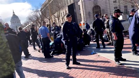VIDEO: Police protect paramedics in San Francisco UN Plaza